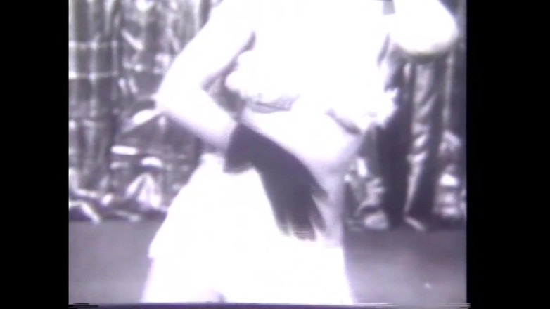 The Unforgettable: En Dansant, Elle Se Déshabille