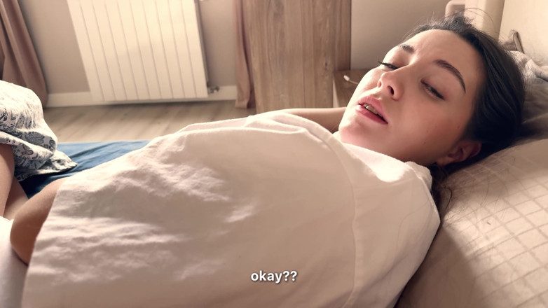 Sugary Kitty: Üvey kız kardeşim büyük götünü sikimi ovuşturarak uyandım ve yarağı...