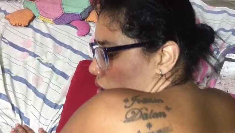 Britanly-Brow: Meio-irmão perfura a bunda da sua meia-irmã pela primeira vez