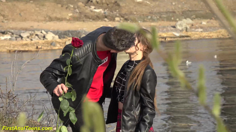 First anal teens: Chuda nastolatka po raz pierwszy anal zerżnięta