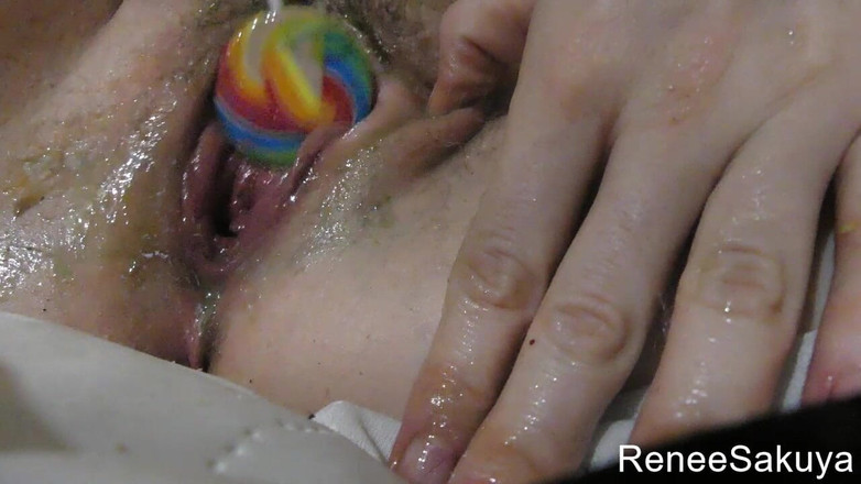 Renee Sakuya: Chlupatá kundička Candy Fuck, Lolipop Fuck