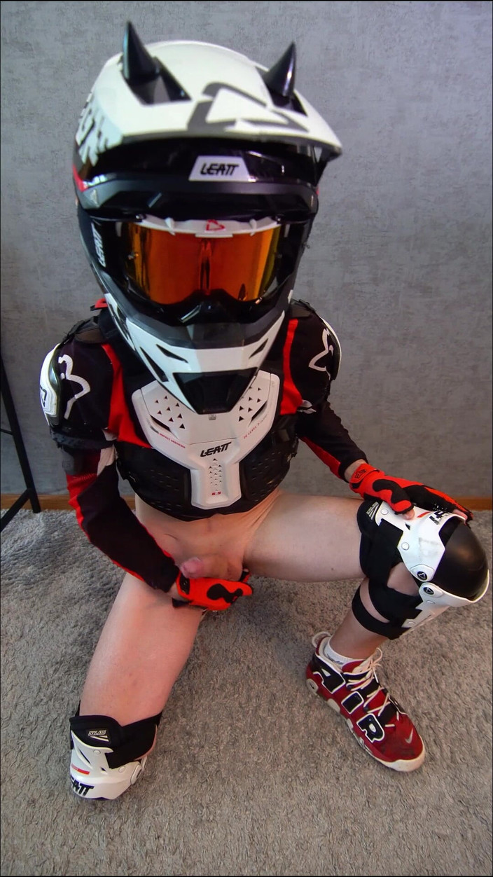 Sneakersmax98: 내 좋아하는 운동화 속의 자지