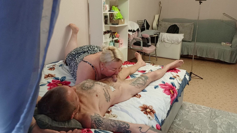 Zona901: 我喜欢在我邻居的深喉口交中射精