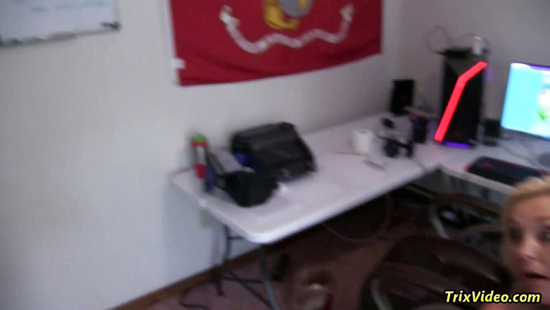 Ms Paris and Friends: Ngentot sekretaris seksi