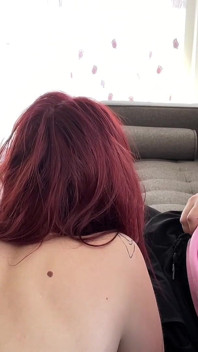 ฉันตีสาวร่านผมแดงของฉันและทํางานกับเธอด้วยของเล่นสั่น