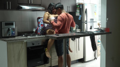 Lia Palmas: Mengongkek pepek Jassi yang lazat di dapur