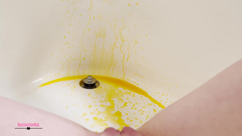 Destination Kat: Blooper đi tiểu