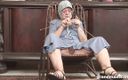 Grandmams: Strickende oma wird hardcore gefickt