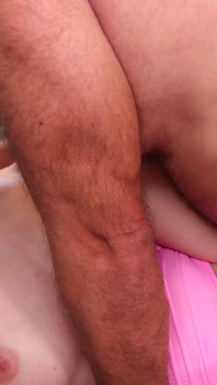 Reddetmek için çok sıcak! Seksi Karısı Ve Azgın Kocası Bir İş Görüşmesinde Yeni Ateşli Bir Sekreteri Sert Sikiyor!
