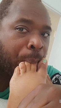 Masseuse Gets Her Redbone BBW Feet, Belly, N Titties Sucked on with Dia's 1st Footjob