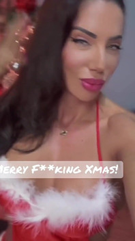 Ông già Noel cơ bắp gợi cảm