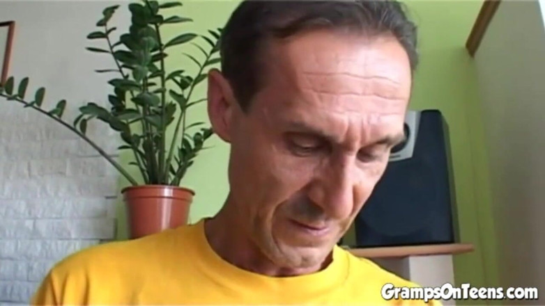 Gramps On Teens: Oude kerel krijgt tienerkutje