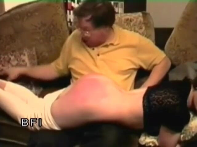 House of lords and mistresses in the spanking zone: Спійманий і відлупцьований 4