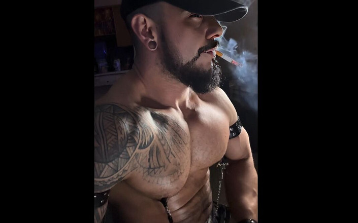 Reds and Muscles: 点亮，手淫和激烈的精液