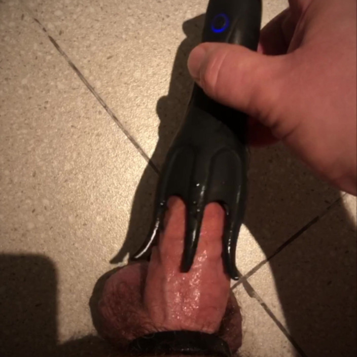 uktattooedchub74: Ass and Cock Vibrations (tease and Cum)