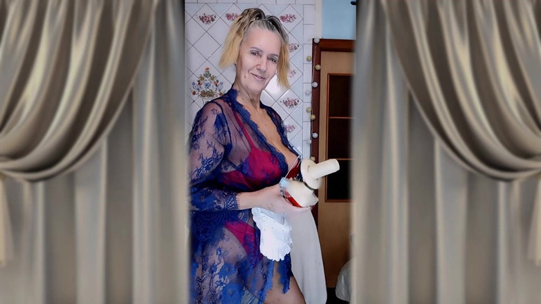 Lukerya: 핫한 주부 Lukerya. 새로운 날의 시작.