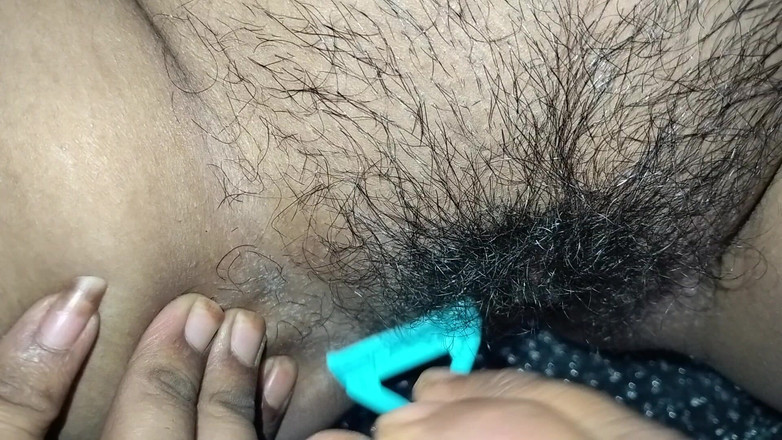 Mg3947731: 我老婆的阴户被剪毛