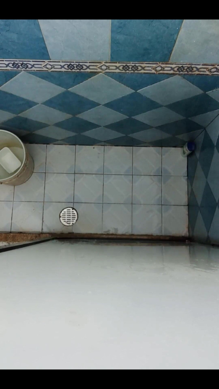 Karmicoxv: 내 여동생의 화장실에 휴대폰을 넣고 몰래 녹음해