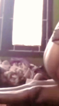 Vợ bbw Ấn Độ Latha foreplay với chồng của Renu trong khi vợ ở đền thờ! Ấn Độhotwifex