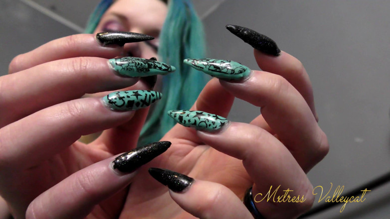 Mxtress Valleycat: Mesmerised by my long nails