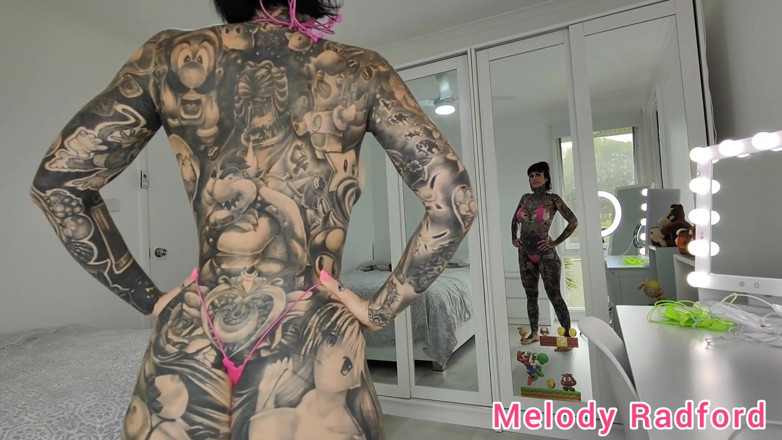 Melody Radford: ลองบิกินี่ไมโครสตริงสีเหลืองสีขาวและสีชมพูกับ Haul Melody Radford Onlyfans