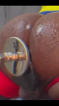 Ați văzut vreodată o prăjitură de ciocolată futută N umplută?