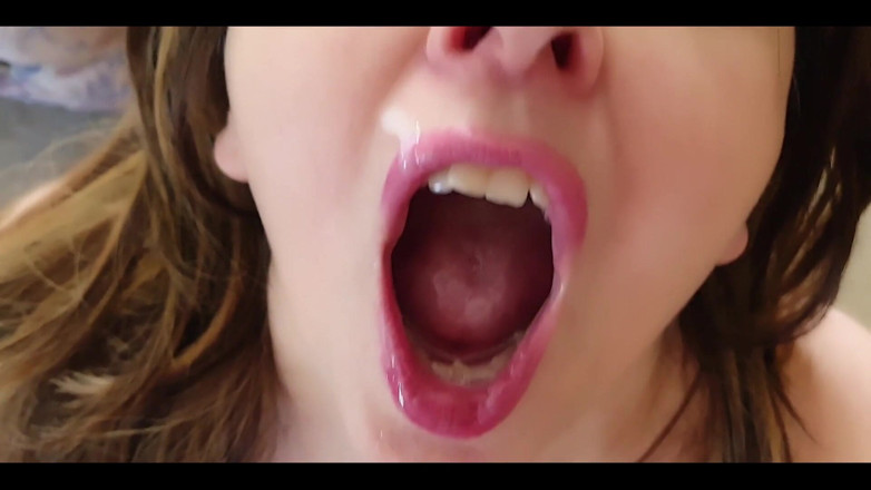 BritneySwallows: 핫한 빵 BJ