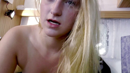 MMV Hardcore XXX: Sexo en un auto para la rubia culona y semen...