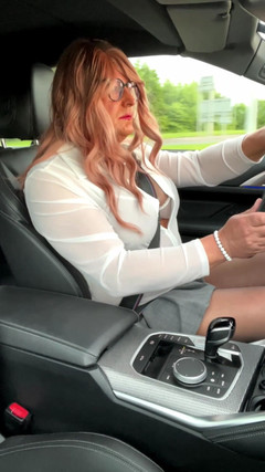 Kellycd2022: Amatir crossdresser kellycd2022 tante seksi keluar untuk berkendara pakai stoking...