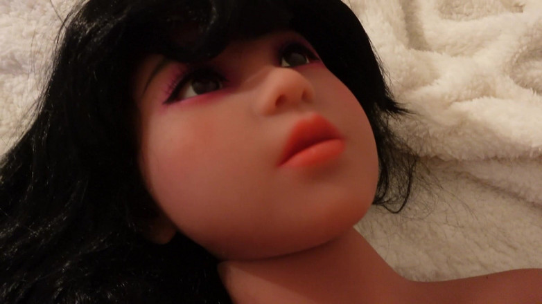 Uhri: Sexdoll Mira je poprvé ošukána