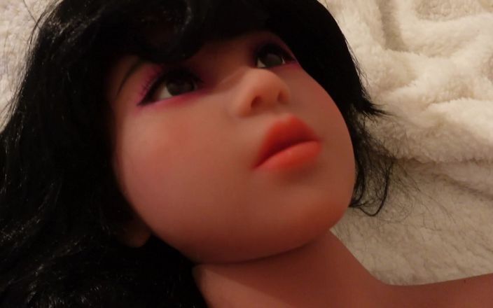 Uhri: Секс-кукла Mira трахают в первый раз