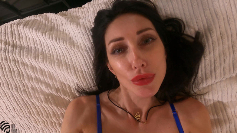 LizaVirgin: Giantess and baby in the same bed