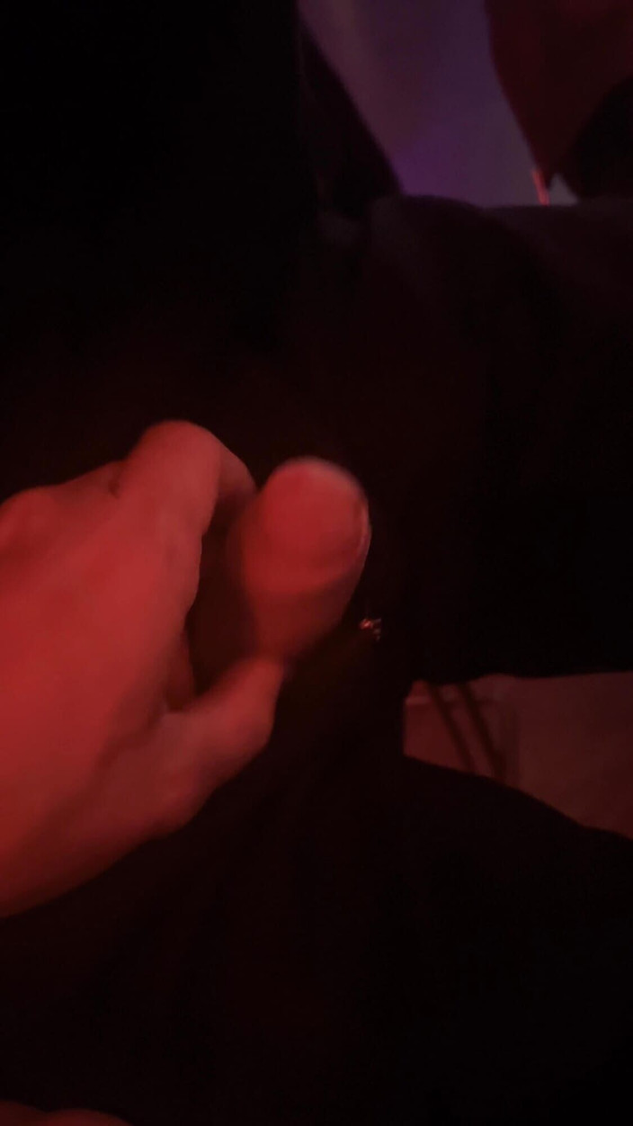 Dirty Dog: Footjob avant de baiser mon amie hétéro