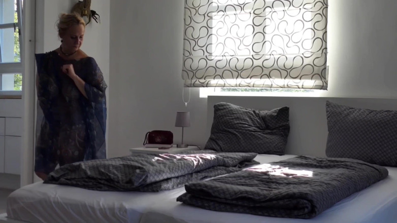 Selena701: Piękna blond dojrzała żona cieszy się seksem po spacerze