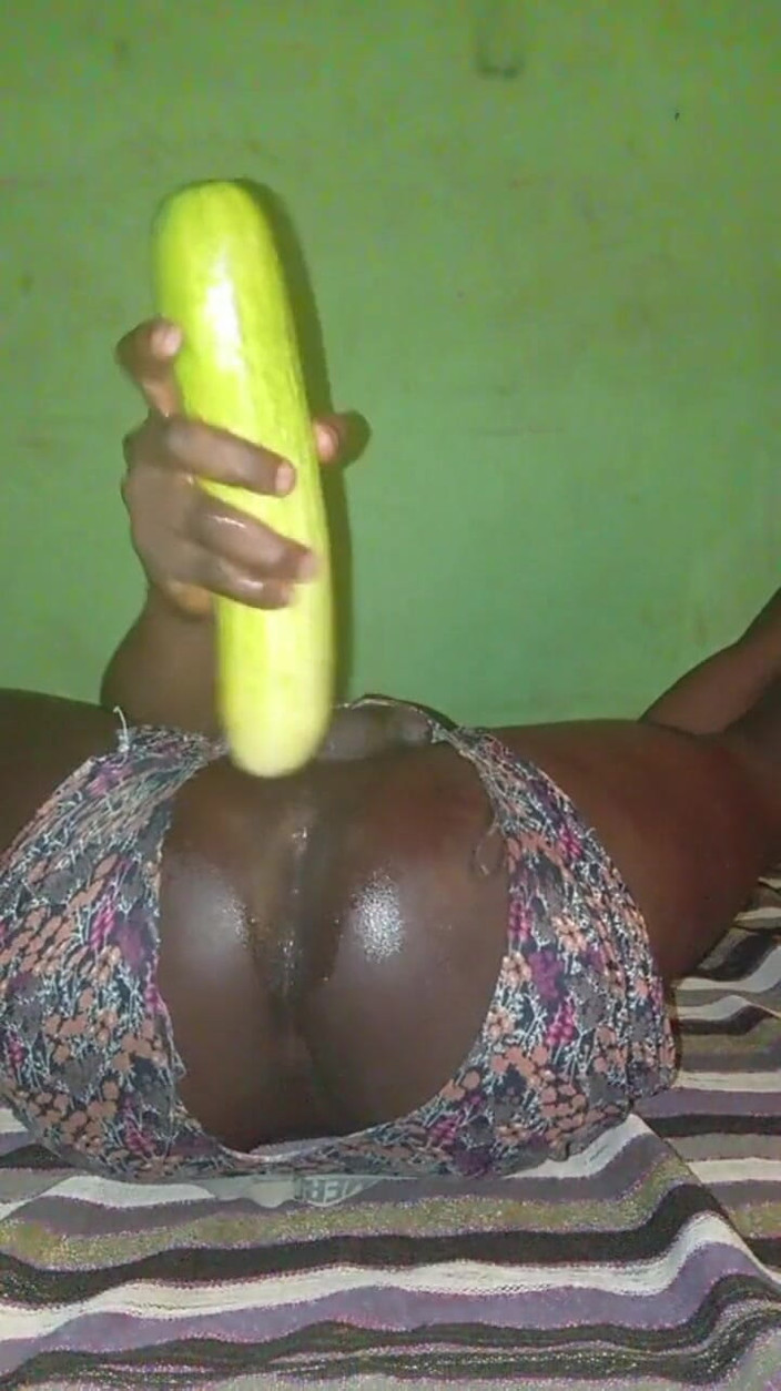 Badman4606: Chico muestra su gran culo