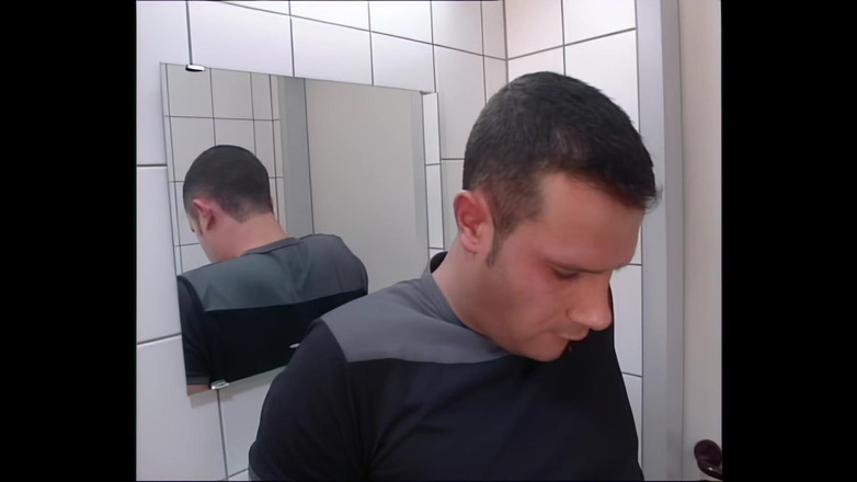 Pure redlight: Blond und gut gefickt im Badezimmer