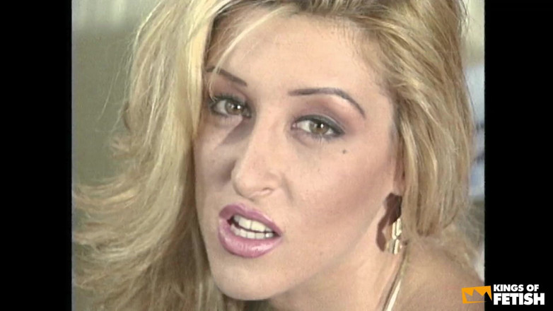 Big Tits for You: İki azgın hatun ıslak amcıklarını kaslı bir adama siktiriyor