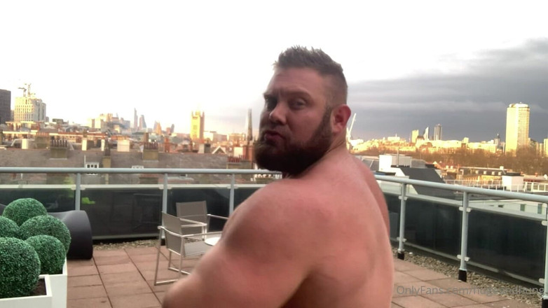 Jack stacked: 빌더 철 굽힘 근육 굴곡 및 측정