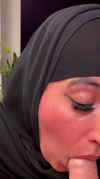 Hijabi Girl Sucks a White Cock Whilst Her Parents Are Upstairs