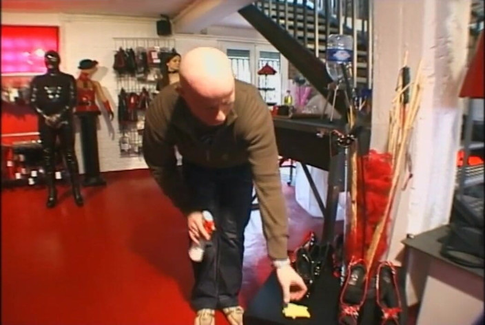 Absolute BDSM films - The original: Gemaskerd en gedomineerd