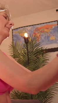 Hot MILF Gives a Sansual Handjob with Ruined Cumshot!