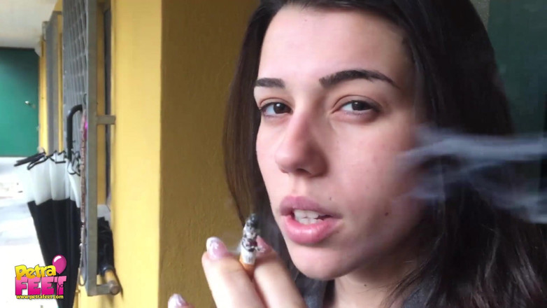 Smokin Fetish: Outdoors smoking from the stunning brunette