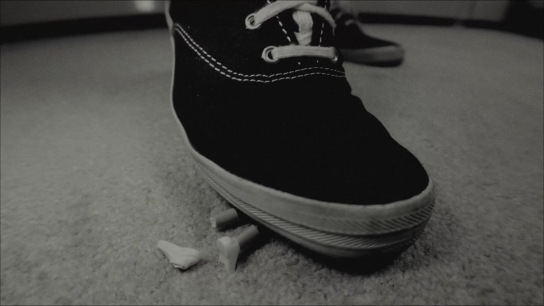 Evelyn Rouge: Reuzin Kleine man femdom sneaker voetfetisj 1080p
