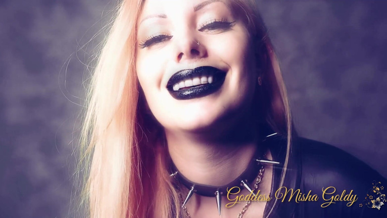 Goddess Misha Goldy: kaale glosi hothon vaali boodhi naani ke lie niji haavi...
