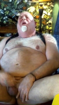 Beardaddychub Cums on Webcam