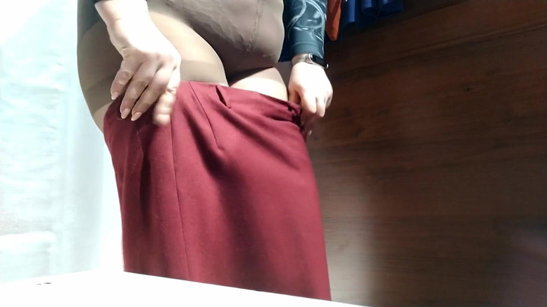 OurFetishLife: Donna matura e formosa - Video del camerino del centro commerciale