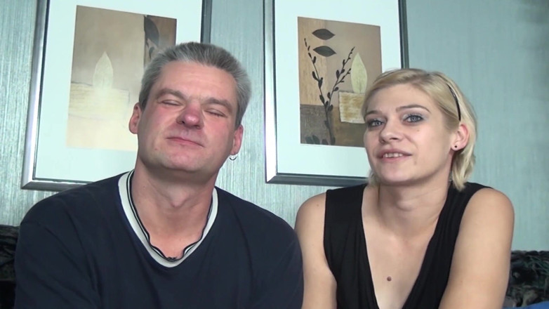 Deutscher hardcore: Hot German babe enjoys threesome with bisexual dudes