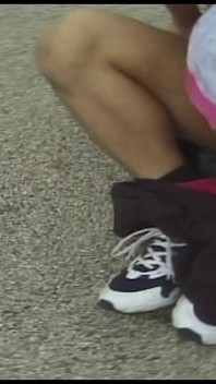 Blond brud suger kuk i badrummet och bilen
