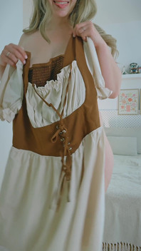 An Elegant Wife Puts on a New Outfit for Her Enormous Breasts.