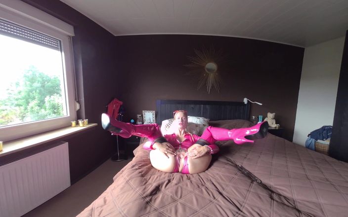BlondeHexe VR: Roze meisje laat je je aftrekken